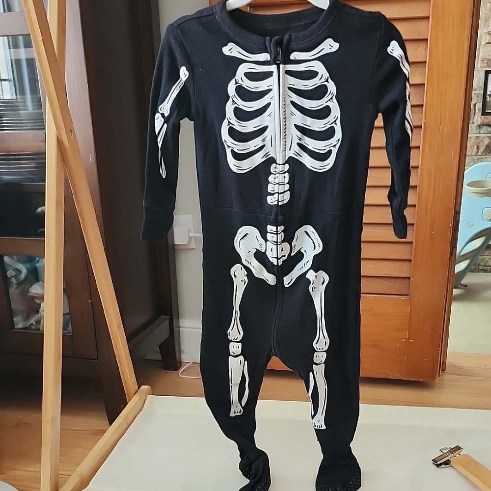 Old Navy Black and White Skeleton Onesie SIZE 12-18M Two Way zip